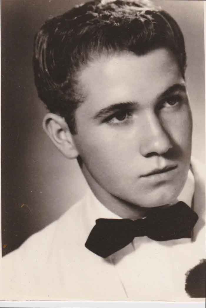 Christopher Riordan high school graduation photo age 17